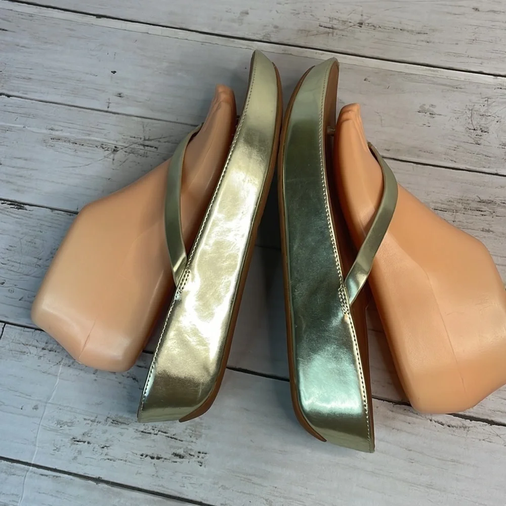 Fitflop Gold Leather Wedge Thong Sandal - Picture 14 of 14